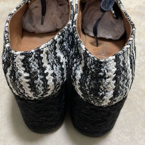 Wedged Shoe - Picture 3 of 7